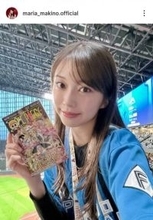 モー娘。牧野真莉愛、“布面積少なめ”色違いビキニでビーチに寝転ぶ「美しい」「腰のくびれヤバぁ」「すっっっご やっっば」