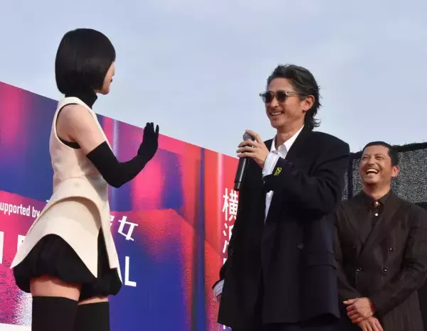 【横浜国際映画祭】窪塚洋介＆池内博之、ドラマ『GTO』コンビが絶妙ボケで笑わせる　“あの塚”と“あの内”に