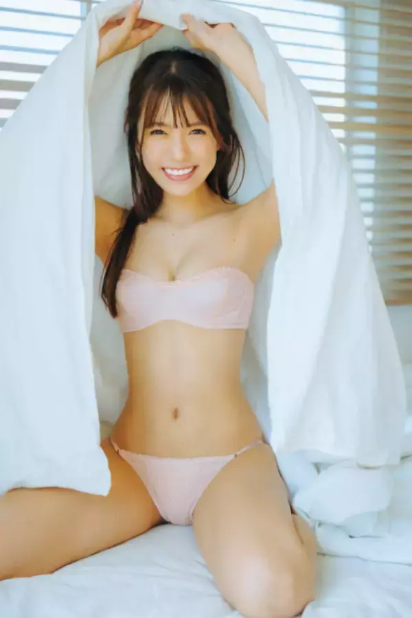 『ウルトラマンデッカー』村山優香、ランジェリー姿で艶っぽく