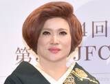 「IKKO、“黒髪”印象ガラリな新ヘア公開にSNS「お若く見えます！」　イメチェン理由も説明「歳を重ねていくとこの部分が…」」の画像1