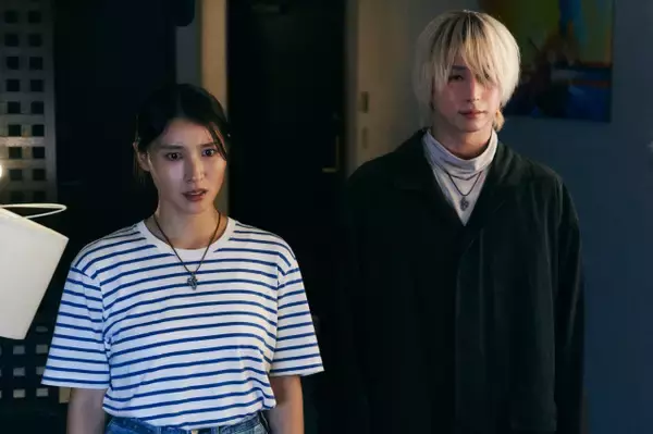 土屋太鳳＆佐久間大介『マッチング TRUE LOVE』、不穏な表情でたたずむ　場面写真＆相関図解禁