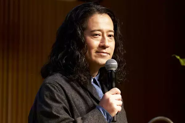 又吉直樹、相方・綾部祐二の渡米生活にポツリ「何をしているのか…」　自身は作家活動を中心に近況明かす