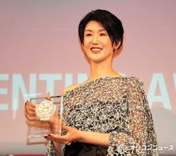 栗原恵「子育てはスポーツに通ずる」　子どもは12キロのビッグベビー“日本一高い”高い高いでスクワット