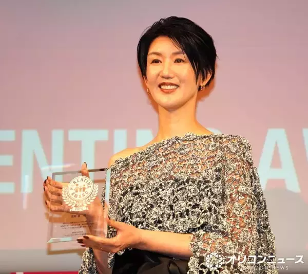 栗原恵「子育てはスポーツに通ずる」　子どもは12キロのビッグベビー“日本一高い”高い高いでスクワット