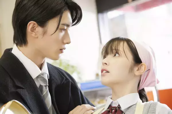 豊嶋花×山中柔太朗“ピュア”なラブコメ『黒崎さんの一途な愛がとまらない』今夜スタート