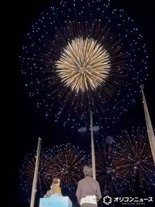 横浜流星＆広瀬すず、『汝、星のごとく』コラボ花火に感激　25万人来場の花火大会にサプライズ登場