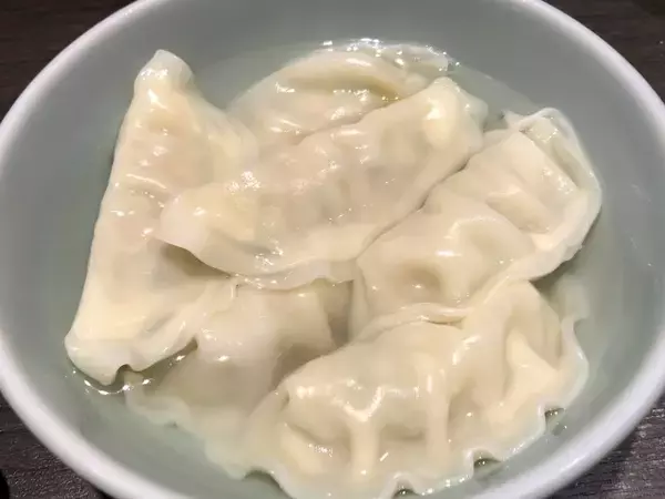 餃子に合う“悪魔式タレ”とは？　食べるラー油と粉チーズの旨味をまとめる意外なアレンジに桃屋公式も「美味しそう」