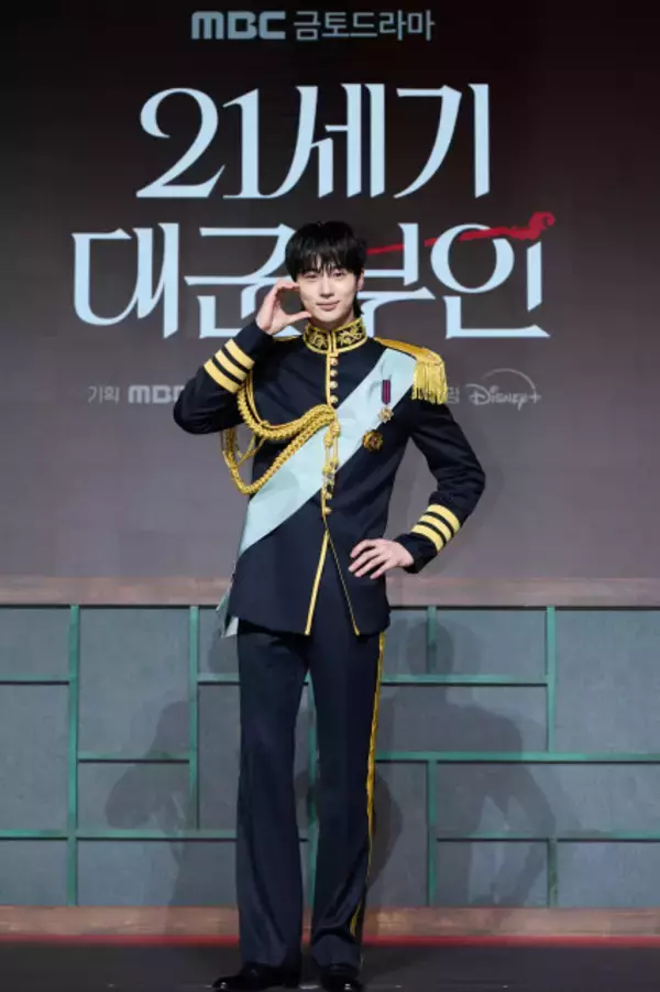 「ビョン・ウソク、『ソンジェ背負って走れ』以来のドラマ出演「プレッシャーが無いといえばうそ」【『21世紀の大君夫人』会見】」の画像