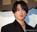 「宮舘涼太、噛みまくりで吉高由里子が爆笑　本木雅弘からの言葉に感激するも…「おめぇました」」の画像1