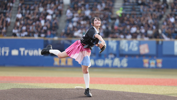 AKB48佐藤綺星「一番の思い出に」　ユニ＆ミニスカ姿で始球式「なんでこんなにかわいいんだ…」