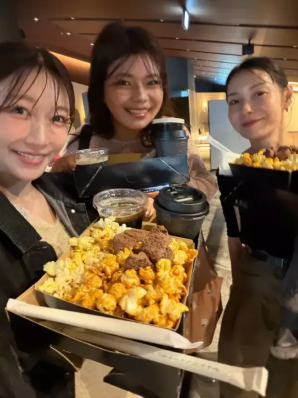 あいのり桃、1人6500円のプレミアム映画館を満喫　豪華ラウンジに感激「こんな体験めったにできない」「超快適！」