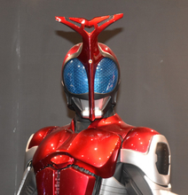 『仮面ライダーカブト』20周年　公式Xで記念のロゴを公開　クロックアップしたカブトもちらりと登場