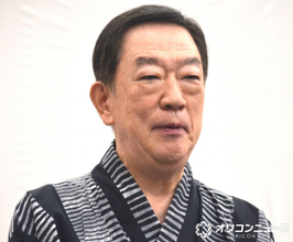 70歳・坂東彌十郎「本当に孫たちが居てくれて良かった～」　“おじいちゃんの顔”のぞく日常ショットに反響「お孫さん、大きくなられたのですねぇ」「優しい影絵いいですね」