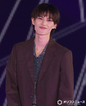 【ガルアワ】簡秀吉、唇タッチ＆ウインクで色気放つ　『修仲』共演・藤本洸大に目配せも