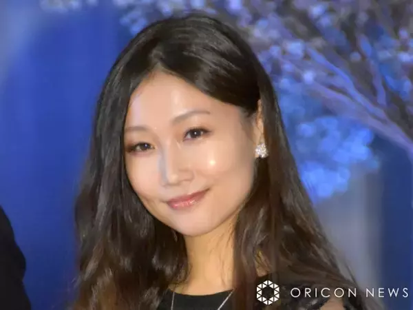 大塚愛、カチューシャ×めがねでハロウィン気分　近影にファン衝撃「髪のびのびた君が最高」「可愛すぎます」