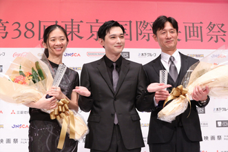 吉沢亮、「黒澤明賞」授賞式にサプライズ登壇　李相日＆クロエ・ジャオ両監督の受賞を祝福