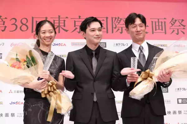 吉沢亮、「黒澤明賞」授賞式にサプライズ登壇　李相日＆クロエ・ジャオ両監督の受賞を祝福