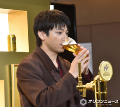 山田裕貴、真っ昼間からビールをグビグビ　幸せな顔で「うめ～」