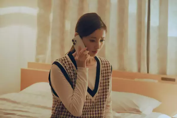 宮本茉由“菜穂”、酔いつぶれて戸塚祥太“徹”に連れられてホテルに…　『この愛は間違いですか』第4話【あらすじ】