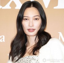 35歳・大政絢、1歳の息子と手繋ぎ2ショット「パパそっくり」「幸せが伝わってきます」