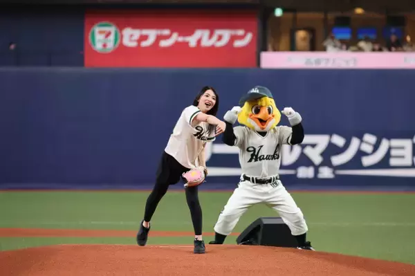 田中麗奈、衝撃の“美貌”に驚きの声「46歳なん!?」「超綺麗で顔小さかった」「同じ人間と思えん」　“南海ユニ”でセレモニアルピッチ