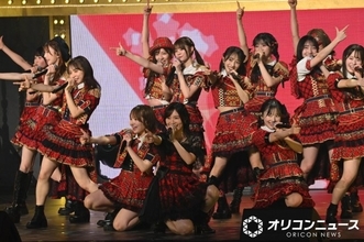 松井珠理奈、「パレオはエメラルド」「大声ダイヤモンド」披露に会場熱狂「みんな大好きだ～」【AKB48 20周年記念コンサート】