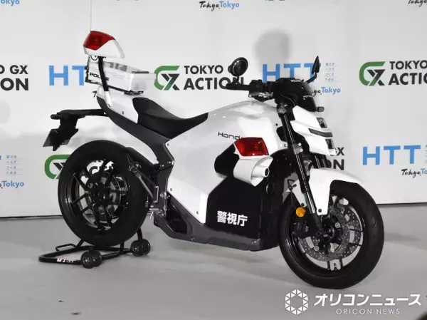 白バイ仕様の国産EVバイクが初公開　来年1月の『箱根駅伝』で使用