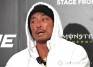 秋山成勲、『VOGUE』モデルデビューした14歳長女と“手つなぎデート”　愛らしい姿に反響「似てる！かわいい」「大きくなったね～」