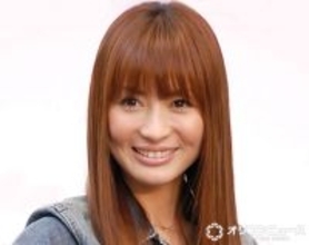 45歳・新山千春、引き締まった美ボディ披露　反響相次ぐ「美しい」