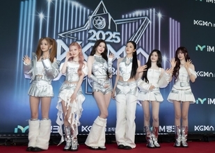 【KGMA】IVE、4冠達成「誇らしい」　レイが新ヘアスタイルお披露目「7時間かかりました」