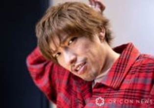 EXIT・りんたろー。11月で2歳になる長男との“ほのぼの”ショット　子煩悩な一面に反響「手の形がとても似てるような…」