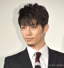 『鎧武』“戦極凌馬”青木玄徳、キャストパワーと業務提携を報告「以後よろしくお願いします」