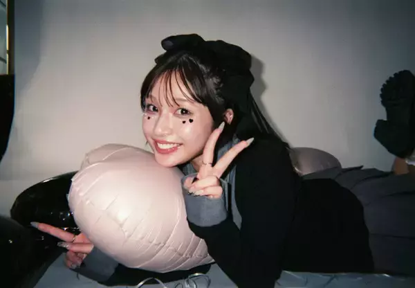 人気インフルエンサー・すず、初書籍『となりのすず。』発売 　出版記念1on1トークや2ショット撮影も実施