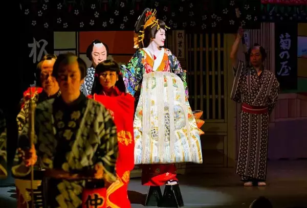 「綺麗やわぁ」 市川由紀乃、大阪で総重量“30キロ超”の花魁姿　三山ひろし座長公演が新歌舞伎座で開幕