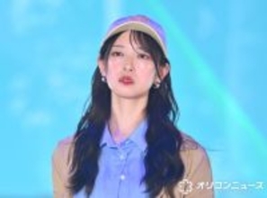 日向坂46・金村美玖、ベージュ×青のトレンドカラー映える“ゆるマニッシュ”スタイル