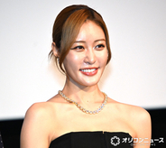 王林、デコルテライン全開　吉野北人＆鈴木愛理の裏側暴露「賑やかなお子様を見ているようだった」