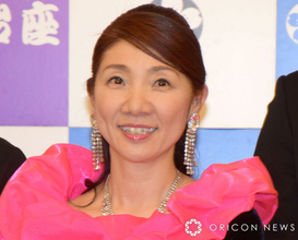 松居直美、元夫＆29歳息子との記念ショット公開 　「実は別れた旦那さんが座長の大ファンでして、、、」近藤真彦と一緒に記念撮影
