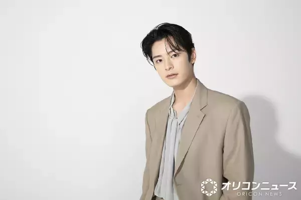 31歳・塩野瑛久、“ハマっている”快眠法を明かす「トゲがいっぱいついていて」「背中に穴が空くんじゃないかってぐらい…」　効果は「気付いたら寝てる」