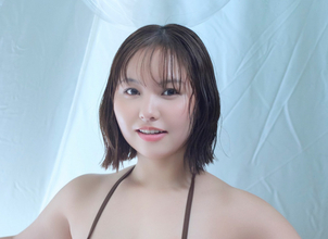 元NMB48・本郷柚巴、迫力の美ボディを大ボリュームのグラビアムックで公開