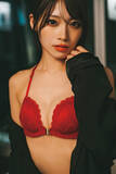 「SKE48入内嶋涼、真っ赤なランジェリー最新先行カット公開　夜のホテルとマッチした印象的な一枚」の画像1