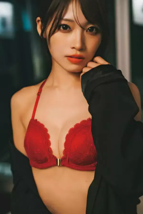 SKE48入内嶋涼、真っ赤なランジェリー最新先行カット公開　夜のホテルとマッチした印象的な一枚