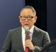 まさかの“アクスタガチャ化”→驚きの“完売”　トヨタ・豊田章男会長、『東京オートサロン』で驚異の人気