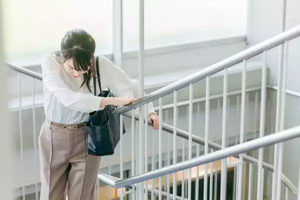 女性特有の悩み、男性8割が「わかっているつもり」？ 男女間の“認識ギャップ”に企業はどう対応すべきか