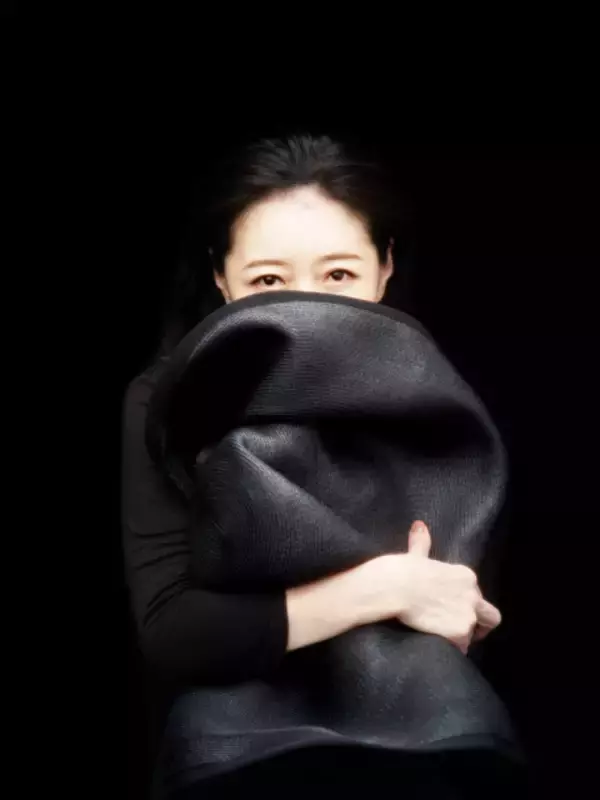 中森明菜、6種の新ブロマイド発売　80年代『紅白』で「十戒」「DESIRE-情熱-」ほか…歌唱シーンをデザイン