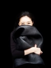 中森明菜、6種の新ブロマイド発売　80年代『紅白』で「十戒」「DESIRE-情熱-」ほか…歌唱シーンをデザイン