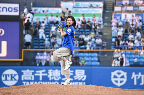 黒島結菜、人生初の始球式でノーバン投球　公園での自主練の成果発揮「出来栄えは97点くらいですね！」