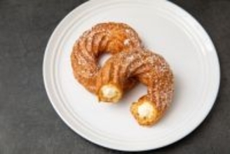 表面はカリッ＆中はふわふわの“ダブル食感”　ビアードパパからリング型シュークリームが期間限定登場