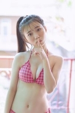 「僕が見たかった青空」金澤亜美、ピンクビキニ姿が解禁　“透明感溢れる色白肌”に映える一枚