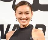 「長谷川潤、13歳長女との“顔出し”親子2ショットに驚く声「脚長過ぎ」「潤ちゃんに似てスタイル抜群」」の画像1