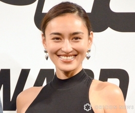長谷川潤、13歳長女との“顔出し”親子2ショットに驚く声「脚長過ぎ」「潤ちゃんに似てスタイル抜群」